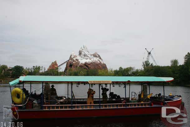 Kind of sad to see this boat reduced to character duty only.. I miss the cruises around Discovery Island.. I always thought they were a nice way to relax.