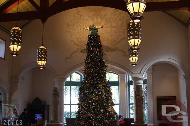 Heading into the lobby now, here is the tree