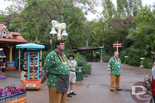 Those of us waiting for the park opening were held up around the lineboard for the pre-opening show.