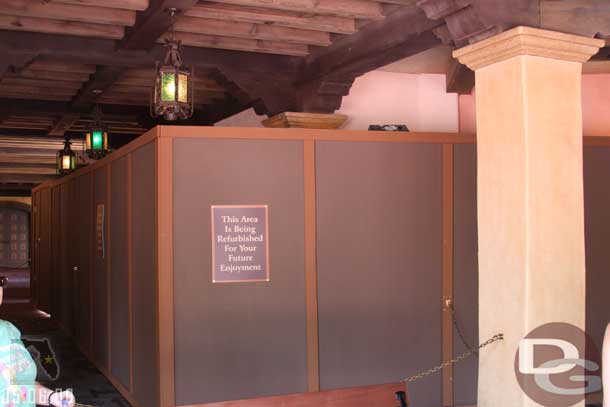 Walls are up between the entrance to Pirates and its gift shop.  This is going to be the new Pirate makeover location (Pirates League), 