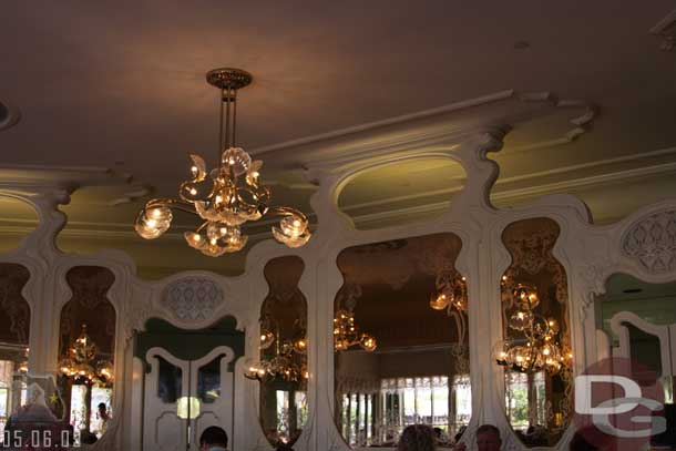 We headed for lunch at the Plaza Restaurant (I keep calling it the Plaza Inn since that is what Disneylands is called)