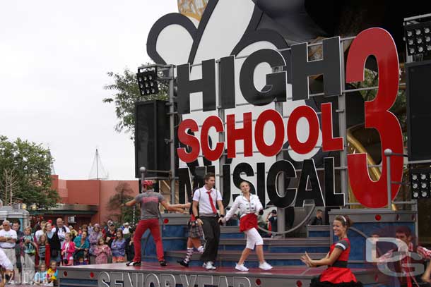 The High School Musical gang was performing.