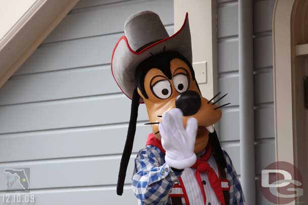 Goofy hanging out in Frontierland.