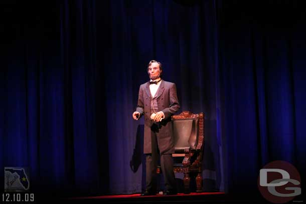 Lincoln gives the Gettysburg Address in the middle of the show.