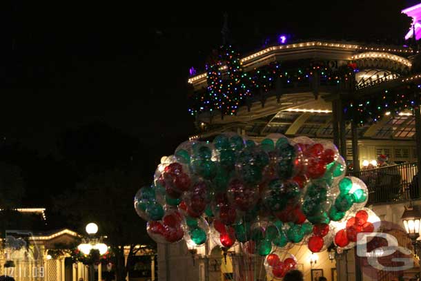 They do not have lights in their balloons like Disneyland.