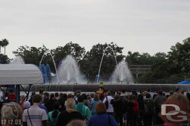 The characters were out on the other side of the rope.  Here Goofy was running back and fourth high fiving people.