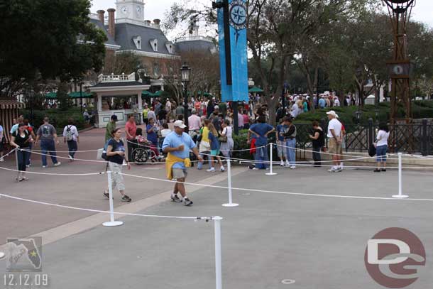 A tip.. if you are back in the Standby Line why not just stand in the back to watch the show.. the sight lines are not that bad and it beats waiting in the lone queue and your odds of getting in are slim.. for the performance we want to I would say at most they took a couple hundred guests from the stand by line.