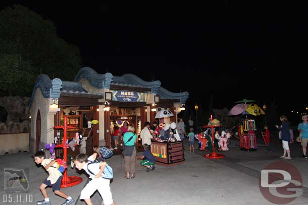 A new gift shop in front of China, it is now a permanent structure