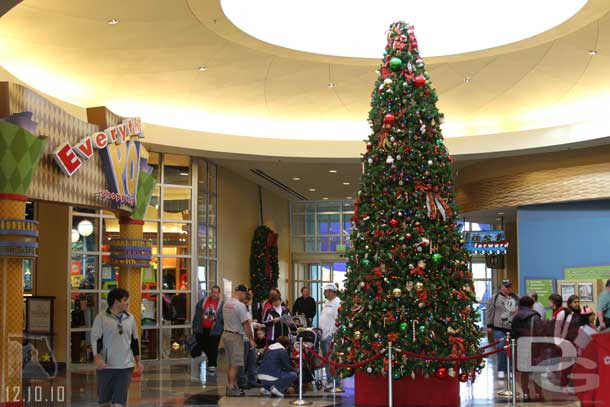 We start off at Pop Century.  Here is the tree in the lobby.