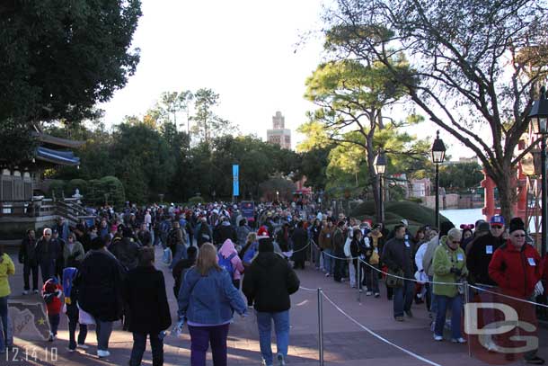 The line of guests who are part of the dinner package stretched toward Morocco. (this was about 4:30)