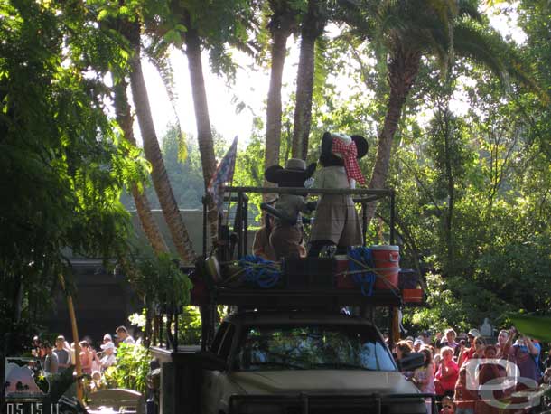 Now on to Sunday morning, the 15th.  They started off at the Animal Kingdom.  Here is a shot of the opening of the park.  The appears to be a new truck they are using.  Also Mickey has moved to the truck vs up by the Tree of Life.