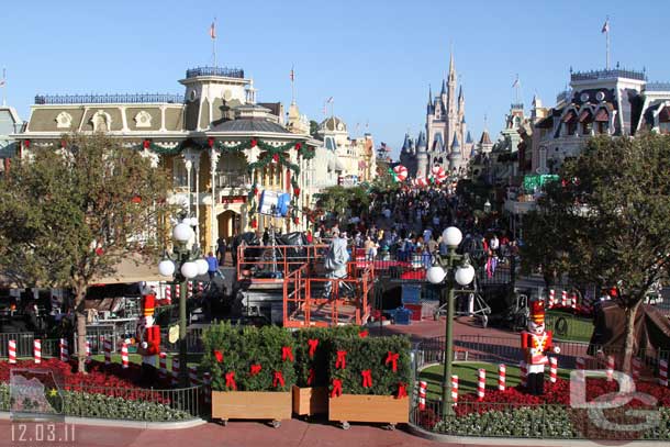 A look down Main Street reveals they are filming down by the castle this morning. 