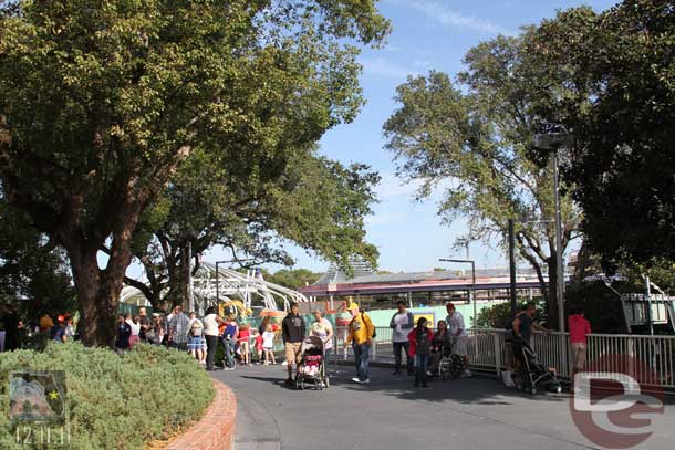 Noticed a crowd between the Mad Tea Party and Autopia at the dead end..