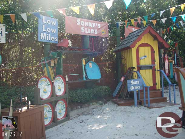 For those unfamiliar with the back story.. Blizzard Beach was formed when freak snowstorm hit Florida.  Of course they built a ski resort and once the snow melted Blizzard Beach was left as a water park.