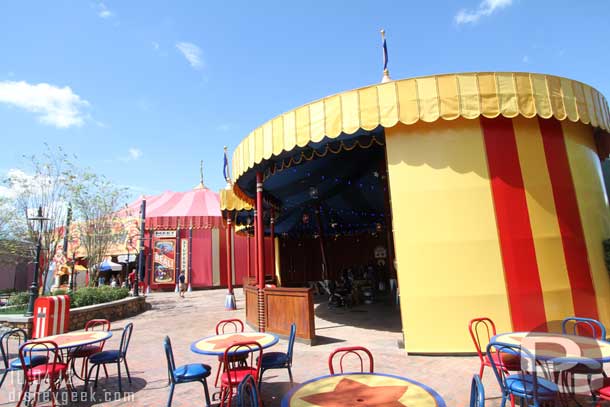 Turning around the Fastpass tent in the foreground and the sideshow in the background.