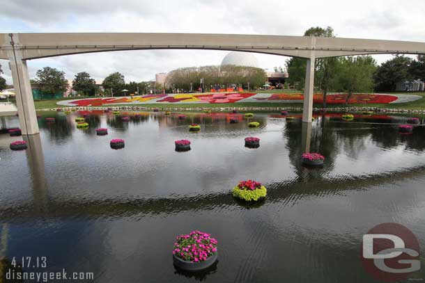 I waited here for over 10 minutes for a monorail.