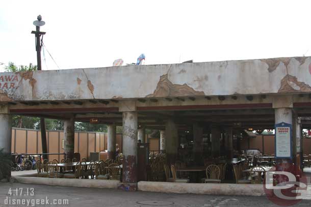 Here you can see how the wall wraps around the bar and Tusker house.