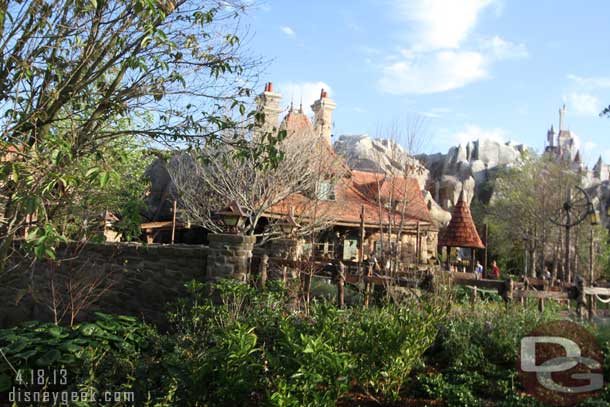 The queue makes it was through the landscape as you approach the cottage.