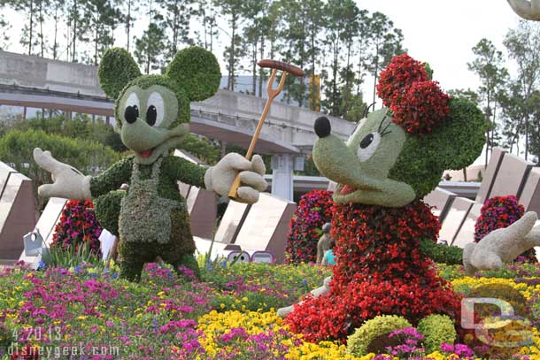 The objective this morning to take some topiary pictures and visit Test Track.  So to start off with the entrance topiary for the International Flower and Garden 20th Anniversary.