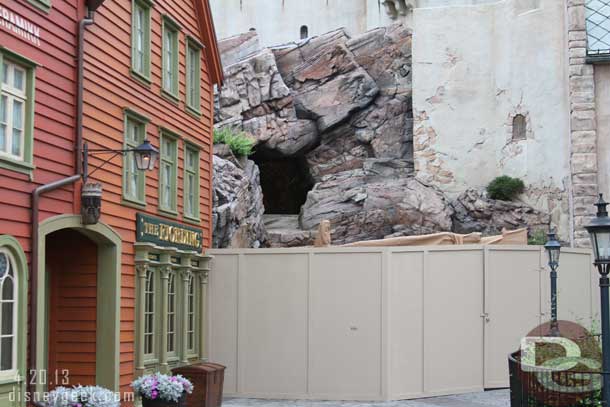 Walls up in Norway, everything was open.  Wonder what is going on.. maybe a photo?  Or just routine work?
