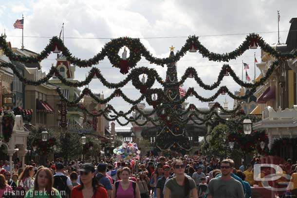 Main Street had a good number of guests still making their way in as we were heading out.