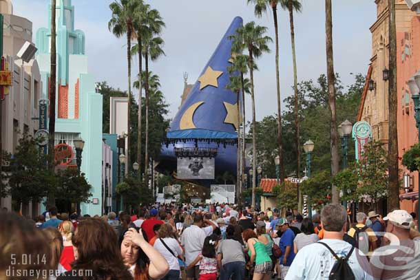 A look up Hollywood Blvd this morning.  Too bad that giant hat is blocking the view!