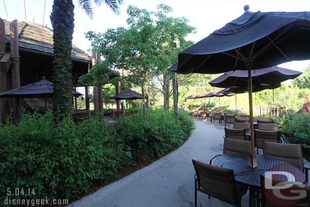 Turning around these tables encircle the pool bar/snack location, Maji.