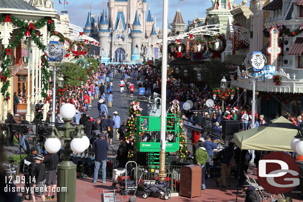 Filming has moved to Main Street for the Frozen Christmas Celebration.  Notice all the CMs in blue.. those are crowd control CMs for the taping.