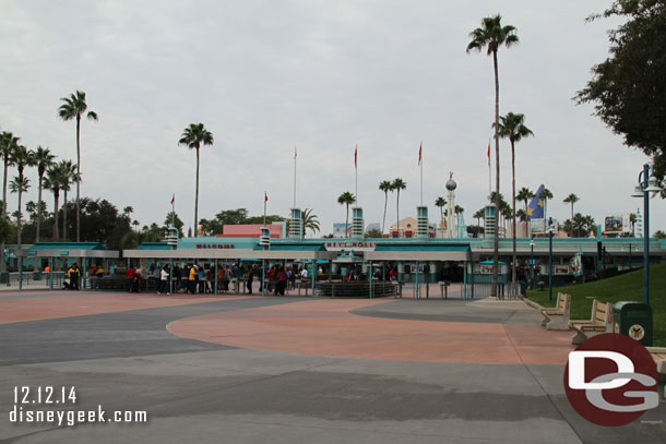 We arrived a few minutes before park opening due to some good timing.