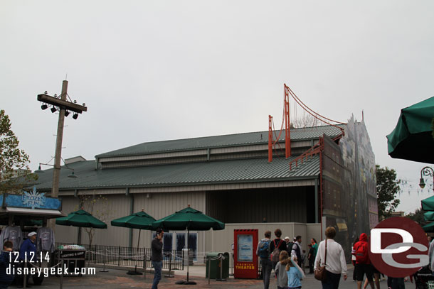 No line to get into the Sing Along yet, so I pulled up a bench.  We had FastPasses.