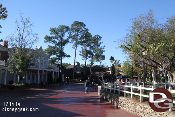Continuing on toward Frontierland.