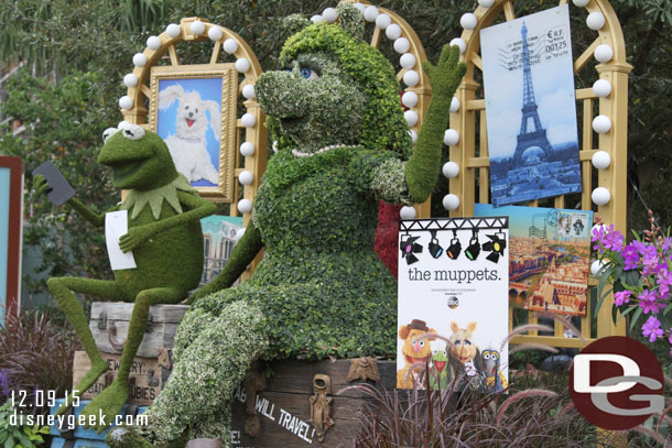 Kermit and Miss Piggy topiaries in the Marketplace.