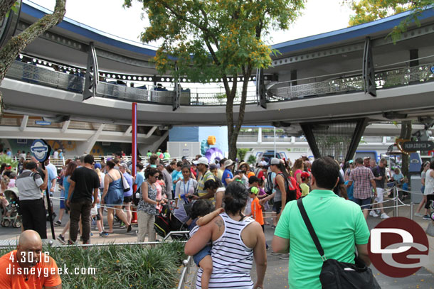 Made my way to Tomorrowland next with the objective of the Peoplemover in mind.  That mass of guests was the queue.