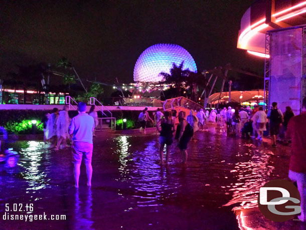 And the right.  Many guests were taking off their shoes and just walking through.  Others were using Mouse Gear to bypass it.  Again no cast members in sight.