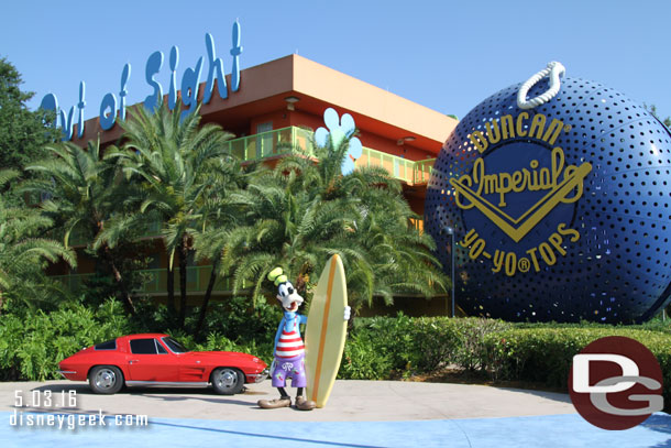 Pop Century this morning.  Walked by surfin Goofy on the way to the bus.
