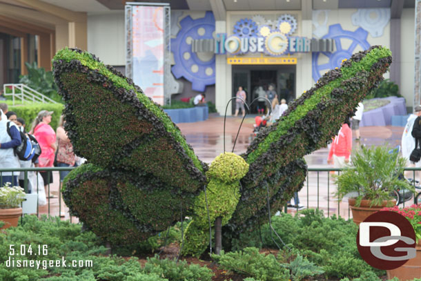 Large topiaries mark the way to/from the butterfly house.