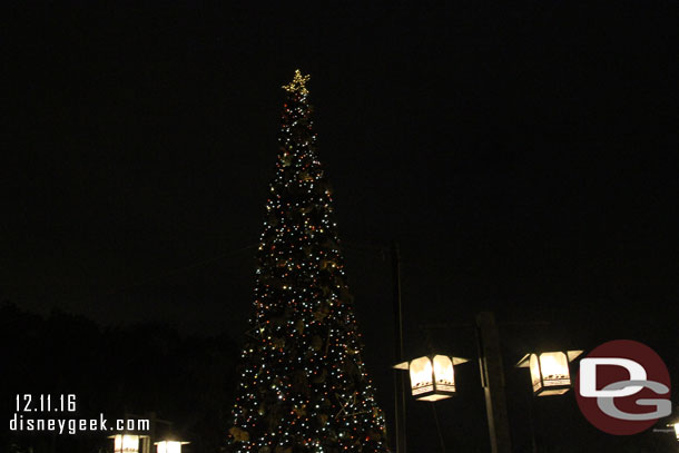 Decided to try and make the 7pm Starbright Holidays show at Disney Springs.  It was 6:17pm as we passed the Animal Kingdom Christmas tree heading for the bus stops.