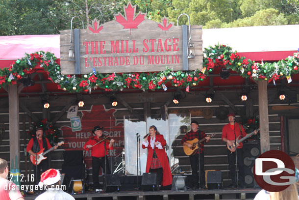 Canadian Holiday Voyageurs performing as I walked by.