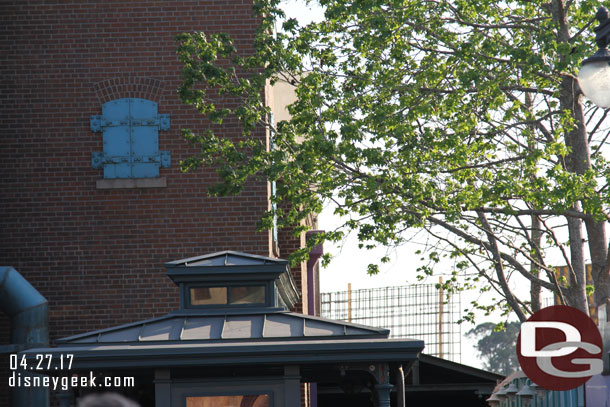 More walls rising behind Muppets.