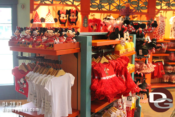 Another large area featured generic Minnie Mouse items.