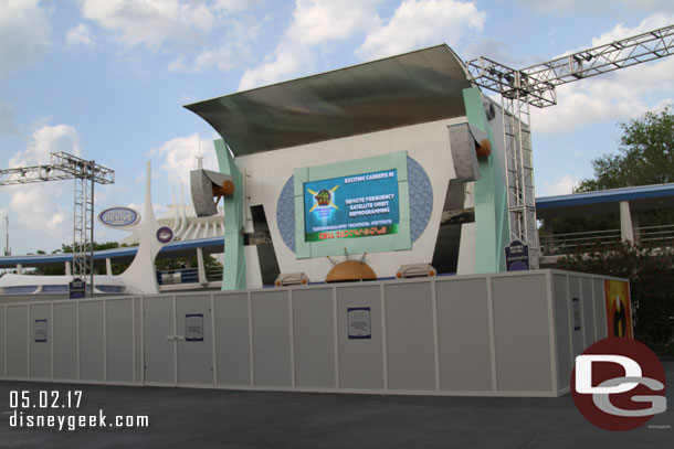 Arrived in Tomorrowland around 6:35pm.  Walls up around the stage.