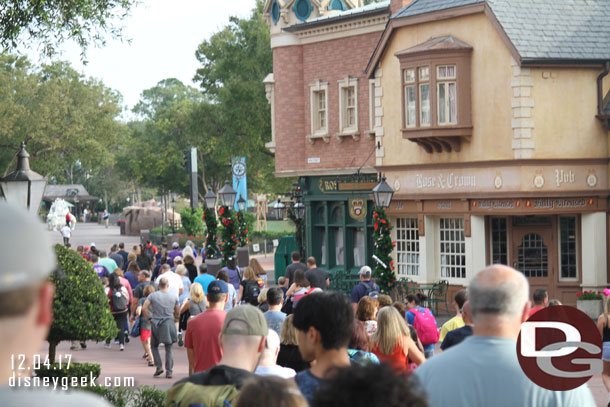 A few minutes before 9am they let the assembled group start to walk.  A large majority of the guests were on their way to Norway and Frozen.