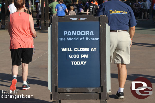 Arrived at the Animal Kingdom just before 9am.  Several signs warning of an early Pandora closing today.