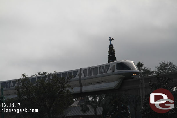 Monorail Silver passing by.