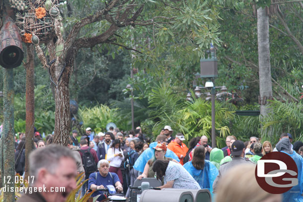 The stand by Flight of Passage queue is out there with all those guests.