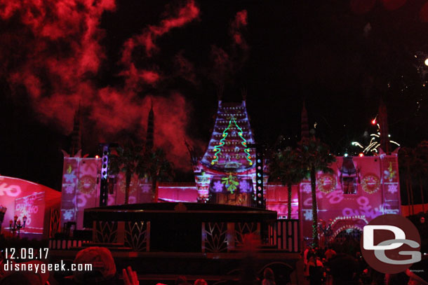 We walked over to the Studios for Jingle Bell, Jingle Bam.  Arrived a couple minutes before showtime and thanks to a Star Wars Stage being stuck we were able to get an ok, but obstructed view.