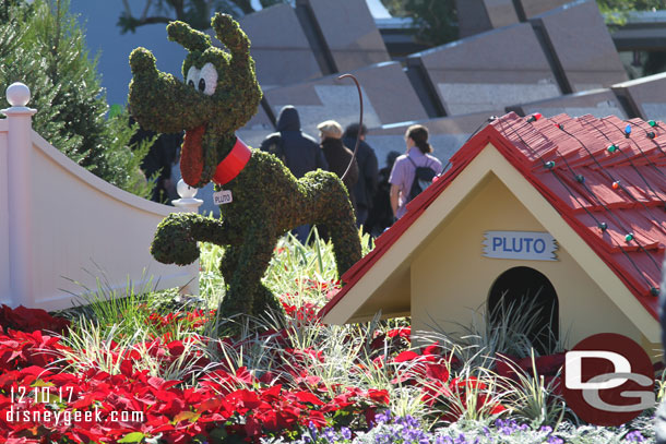 A look around the topiaries at the entrance to Epcot.