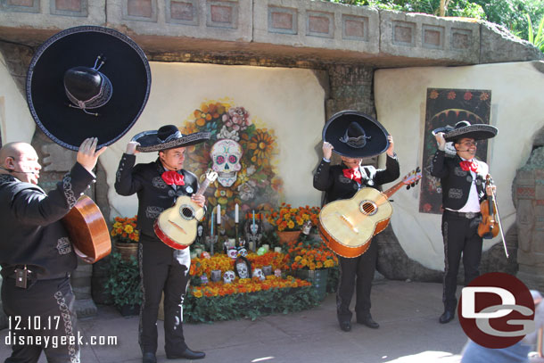 Show time for El Mariachi Coco de Santa Cecilia