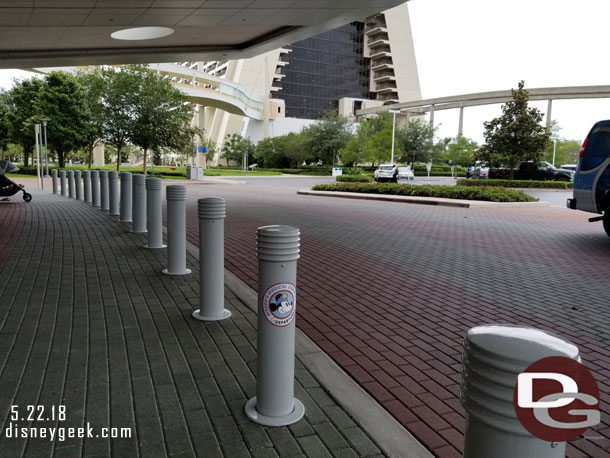 Out front of Bay Lake Tower and waiting for our pick up.  The sign for Magical Express is a sticker on one of the pole.