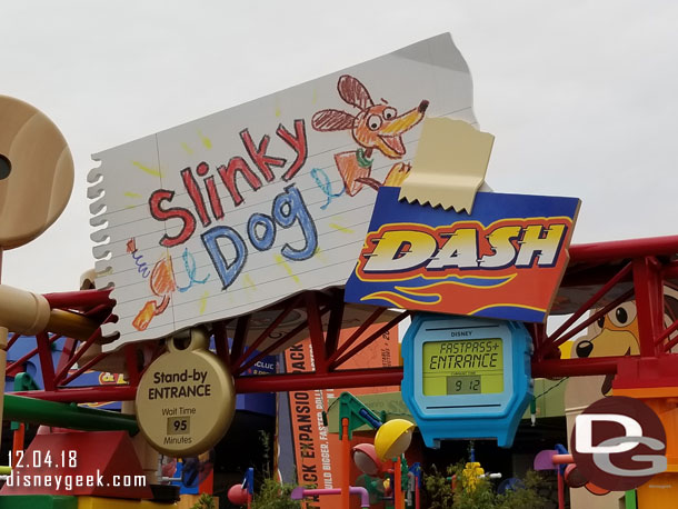 The Slinky Dog Dash queue grows fast.. 95 minutes at 9:12am.